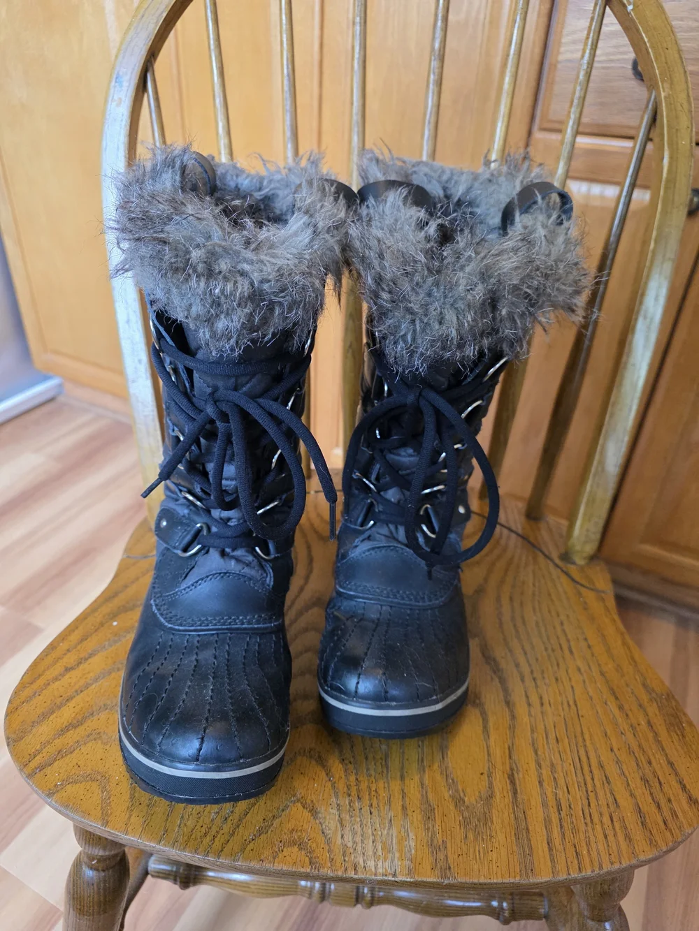 Sorel Tofino Size 8 Black Winter Boots with Fur Cuff